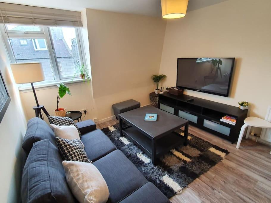 Lovely, Comfortable And Bright 3 Bedroom Top Floor Flat In City Centre Aberdeen Kültér fotó