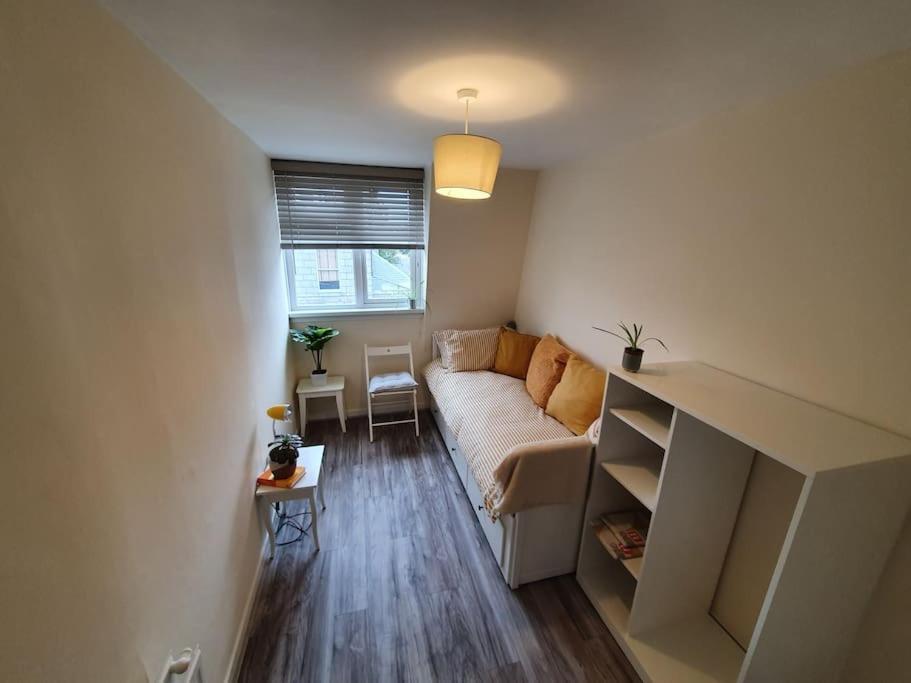 Lovely, Comfortable And Bright 3 Bedroom Top Floor Flat In City Centre Aberdeen Kültér fotó